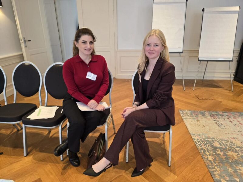 Journalist Elida Zylbeari and Laura Jasper during the interview. 